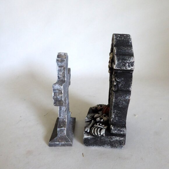 NEW 6.5” HALLOWEEN RESIN GLOW IN DARK CEMETERY ARCH TOMBSTONE HEADSTONE FIGURES - Picture 13 of 15